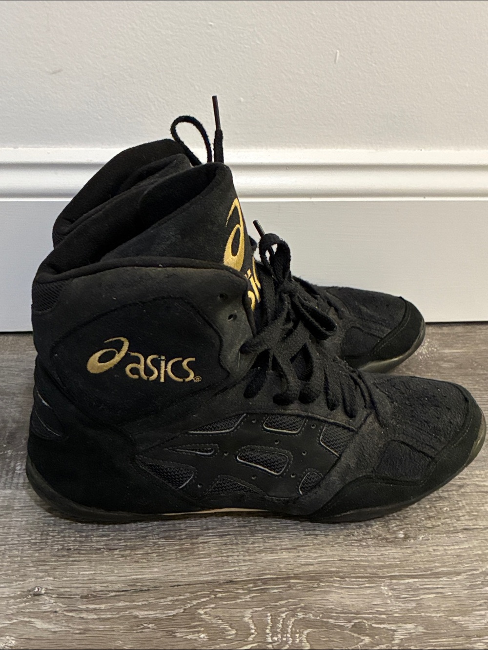ASICS Black and Gold High-Top Athletic Wrestling Shoes